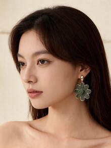 1對女款莫蘭迪深綠色拉菲草編織大花耳環，金色金屬邊框花卉垂墜耳環，波希米亞森系誇張長款耳飾，度假旅行氛圍配件 - 墨綠色 - 查看 8