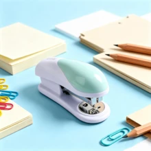 1 buah Stapler Macaron Warna-warni, Stapler Hemat Tenaga untuk Meja Kantor dan Rumah, Mesin Penjilid Dokumen Ujian Siswa, Perlengkapan Kantor Minimalis dengan Pilihan Warna Beragam yang Sangat Menarik - stapler - View 7