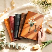 Buku Catatan Perjalanan A6 yang Dipersonalisasi dengan Bunga Kelahiran & Liontin Zodiak, Jurnal TN Isi Ulang dengan Gantungan Logam, Buku Harian Perencana Gaya Vintage - Buku Catatan dengan Tali Motif Zodiak - Berwarna-warni - View 3