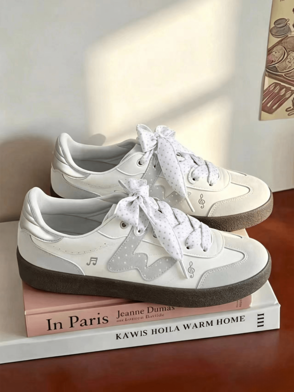 White And Gray Color Block Women's Training Shoes, Soft Leather Breathable Flat Design, Polka Dot Ribbon Bow With Music Note Embroidery, Gentle And Delicate, Comfortable For Long Wear, Suitable For Spring And Autumn Daily Commute, Dating And Shopping, Versatile For Students And Young Women With Gentle Style, Made Of Synthetic Leather
