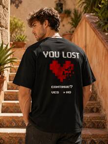 Camiseta de hombre, estampada, de manga corta, cuello redondo, corte holgado, estilo informal, adecuada para el uso diario - Negro - Ver 1