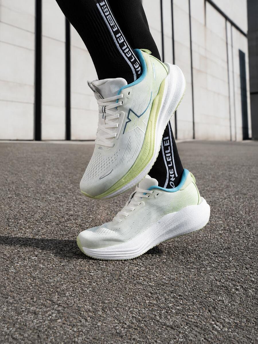 XTEP Tancheng 3.0 LITE Shock-Absorbing Wear-Resistant Lightweight Professional Men's Jogging Shoes - White/Green - View 1