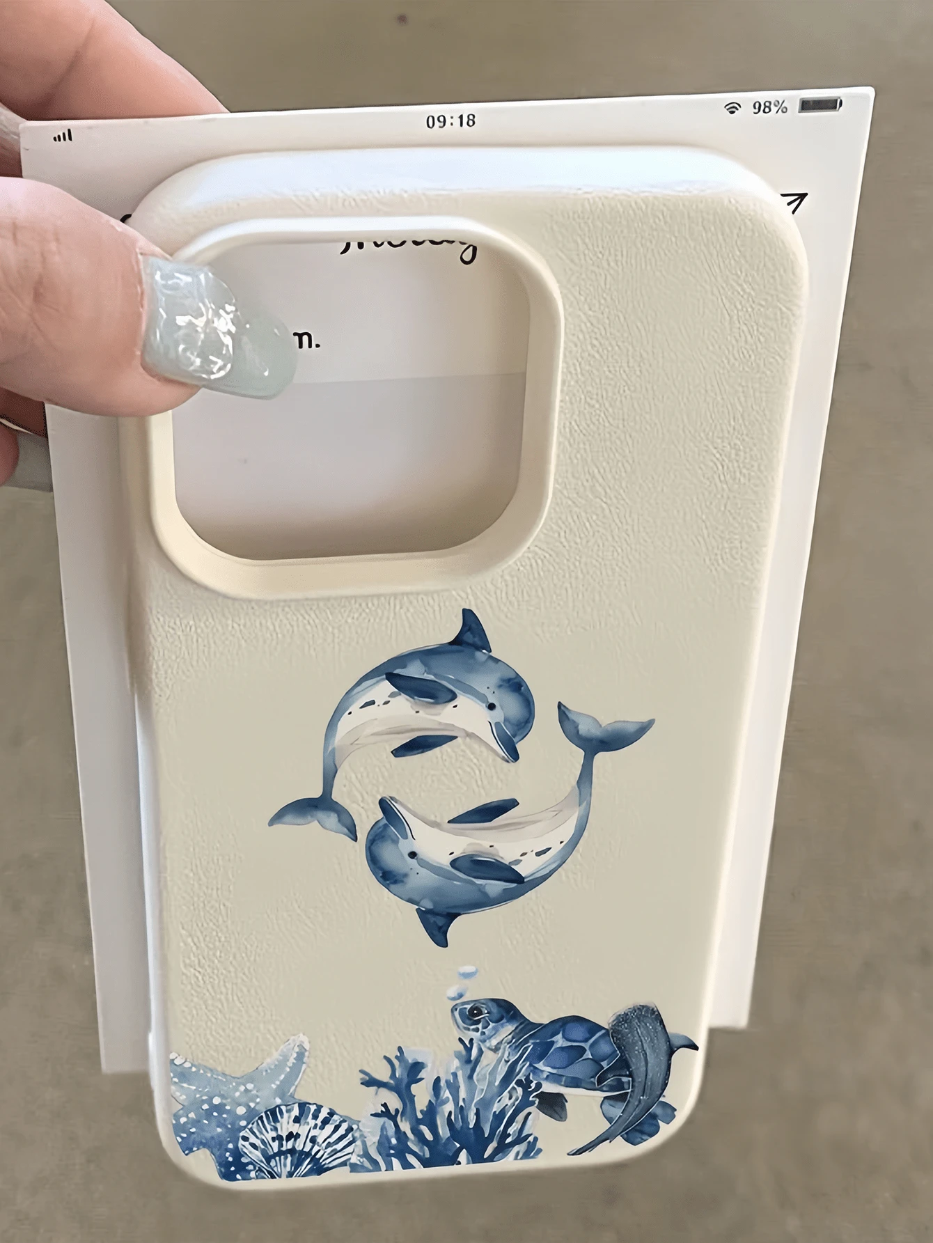 1件白色海龜旋轉海豚個性化極簡防摔軟TPU時尚手機殼 全包覆防污保護殼 適用於 Apple 18 17 16 15 14 13 12 11 Pro Max Air 及系列 - 彩色 - 查看 1