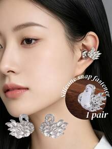 Earphone Bluetooth TWS, Model Kait Telinga, Dengan Aksen Berlian Imitasi dan Dekorasi Angsa; Kualitas Suara Definisi Tinggi dan Mikrofon untuk Panggilan; Kompatibel dengan Perangkat dan Android; Ideal untuk Olahraga Luar Ruangan, Perjalanan, dan Penggunaan di Dalam Mobil - View 2