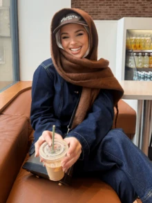 1件裝女款純色百搭學院風優雅厚流蘇保暖圍巾，適合秋冬寒冷天氣與街頭穿搭 - 棕色 - 查看 6
