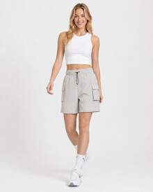 Celana Pendek Kasual Luar Ruangan Nike Sportswear Essential Warna Polos, Pinggang Tinggi Elastis, Potongan Lurus, Wanita, Abu-abu - Grey - View 9