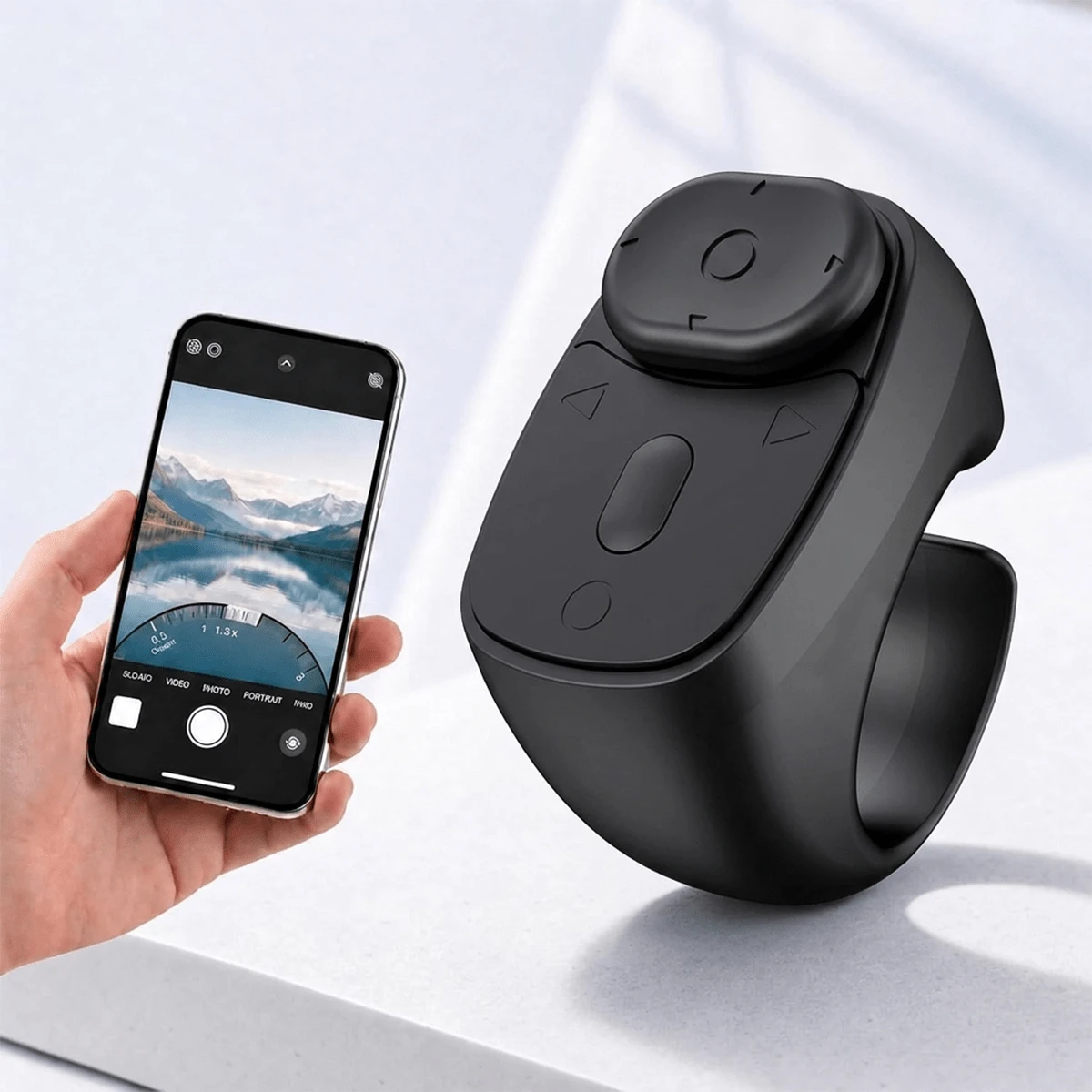 主流社群媒體短影片無線遙控器，Android 相容，支援短影片捲動、電子書翻頁、點讚、照片縮放、影片錄製，內建 40mAh 電池，適合夏季、假期及其他場合的便攜相機快門與旅行相機快門遙控需求