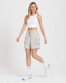 Celana Pendek Kasual Luar Ruangan Nike Sportswear Essential Warna Polos, Pinggang Tinggi Elastis, Potongan Lurus, Wanita, Abu-abu - Grey - View 6