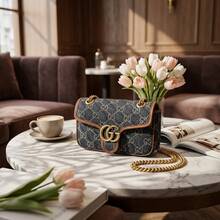 Tas Penyimpanan Kanvas Kuning Elegan GUCCI, Tas Kosmetik Wanita dengan Desain Resleting dan Huruf Bordir - Navy Blue - View 4