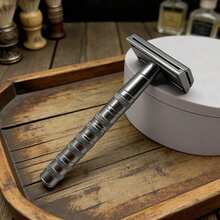 Men's Metal Manual Safety Razor, 30° Precision Design Double-Sided Vintage Reusable Shaving Razor, Vintage Style Men's Beard Trimmer, Suitable For Trimming Beard And Mustache, Portable Design, Smooth Shaving, Can Be Used As Father's Day, Christmas And Halloween Gift Set (Blades Not Included) - Silver - View 11