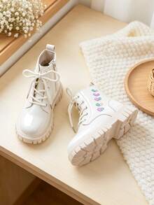 1 Pair Kids Sweet Cool Style Round Toe Lace-Up Work Boots With Heart & Colorful Ribbon Decor, Suitable For Birthday Parties, School Commute, Outings, Autumn/Winter - Beige - View 7