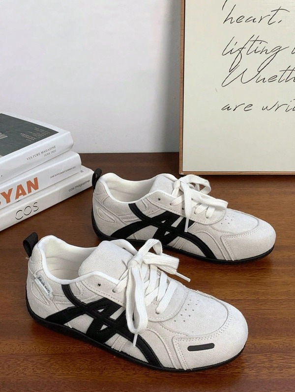 Women's Black & White Colorblock Flat Non-Slip Outdoor Sports Casual Training Shoes, Student Running Style, Low-Top Round Toe Design, Suitable For All Seasons, Korean Style Versatile Match With Jeans, Commuting, Travel, Running, Work, Shopping, Long Standing Without Fatigue, Upper Material: Leather & Synthetic Leather