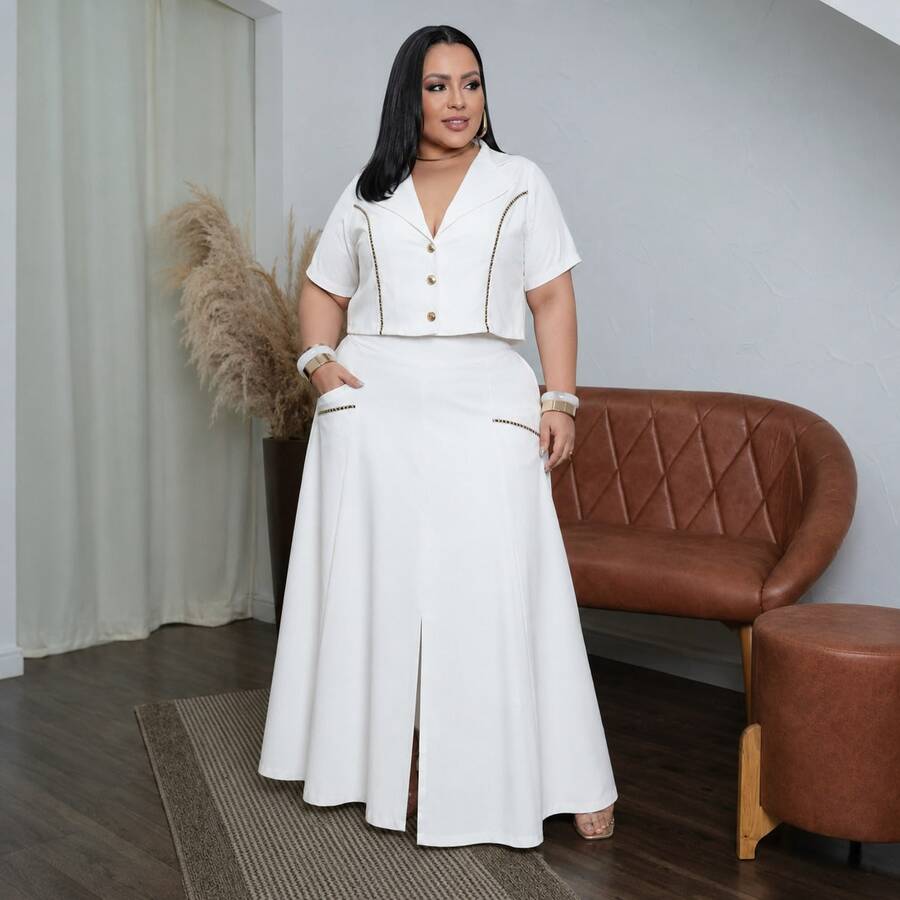 Conjunto Feminino Plus Size Alicia Blusa Cropped Manga Curta Decote V Botões Frontais + Saia Longa Evasê Fenda Frontal Moda Plus Size Sofisticada Elegante