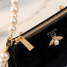GUCCI Black Velvet Shoulder Bag With Gold Bee Decor, Faux Pearl Metal Handle, Detachable Pearl Chain Crossbody Handbag, Suitable For Parties - Black - View 5