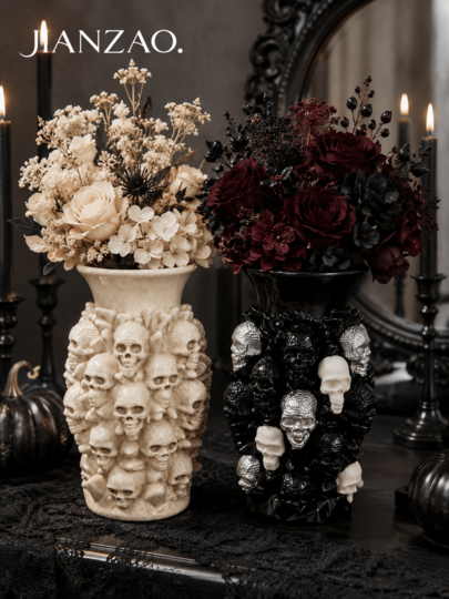 1pc Gothic Stacked Skull Resin Vase, 3D Skeleton Heads Relief Decorative Flower Vase For Fresh Dried Flowers, Spooky Halloween Tabletop Centerpiece, Dark Aesthetic Home Ornament For Living Room Party Decor