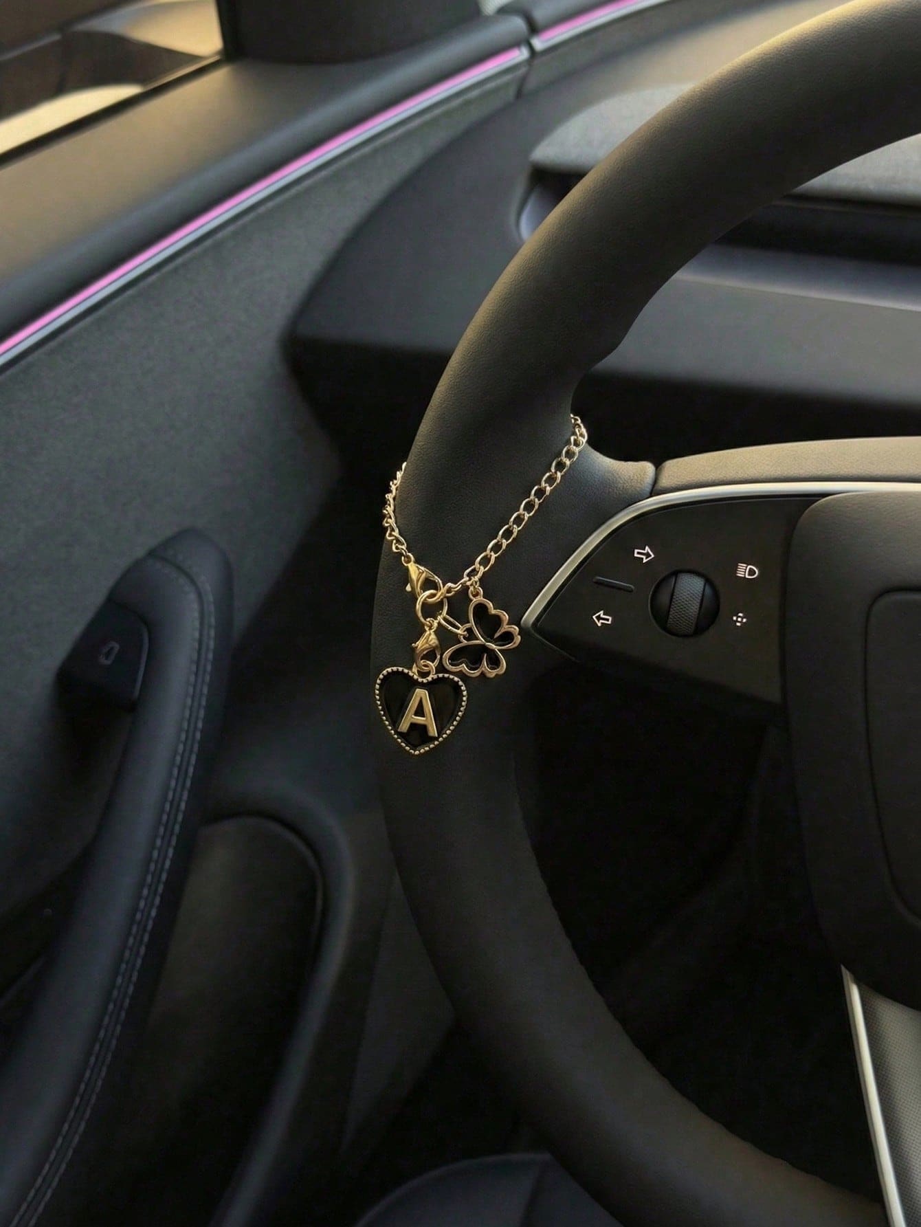 Black Butterfly Steering Wheel Pendant With Initial Heart Charm And Gold Chain, Decorative Car Hanging Ornament, Fashionable Car Interior Accessory, Suitable For Women, Drivers, Friends, New Car Owners, Perfect For Gifts - Black - View 1