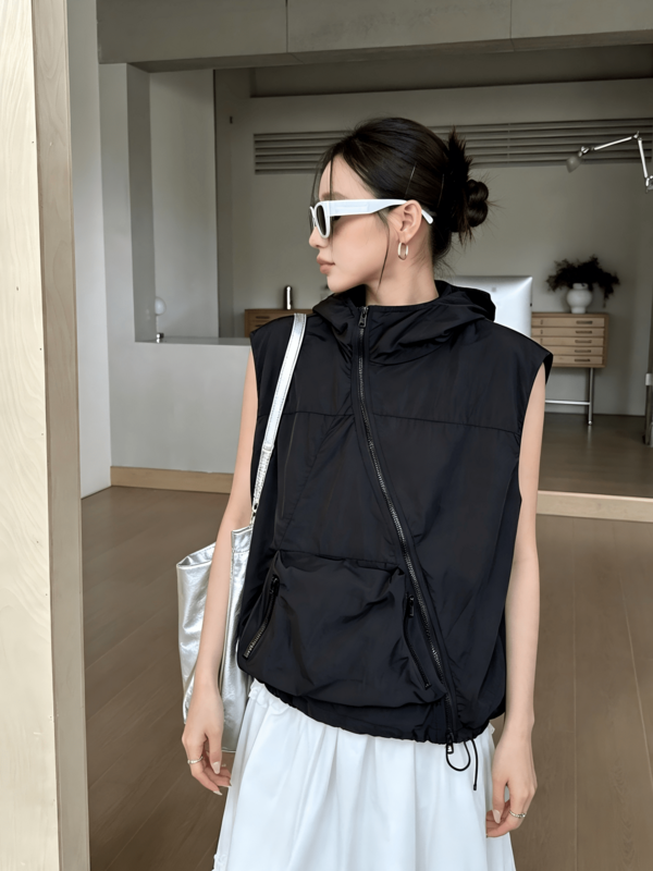 Women's Summer Sleeveless Vest, Double-Sided Diagonal Zipper, Large Pockets, Hooded With Lining, Layering For Multiple Styles, And Black