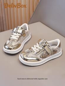 1 Pair Girls' Breathable Lace Patchwork + 3D Heart Rhinestone Embellishment, Gold Mirror Film Toe Cap, Exquisite Layered Design, Wide Round Toe Protection, Hook And Loop Closure For Easy On/Off, Non-Slip Wear-Resistant Flat Sole, Elegant Fairy Princess Sneakers, Suitable For Daily Wear, Parties, And Matching With Little Dresses - Gold - View 4