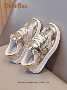 1 Pair Girls' Breathable Lace Patchwork + 3D Heart Rhinestone Embellishment, Gold Mirror Film Toe Cap, Exquisite Layered Design, Wide Round Toe Protection, Hook And Loop Closure For Easy On/Off, Non-Slip Wear-Resistant Flat Sole, Elegant Fairy Princess Sneakers, Suitable For Daily Wear, Parties, And Matching With Little Dresses - Gold - View 8