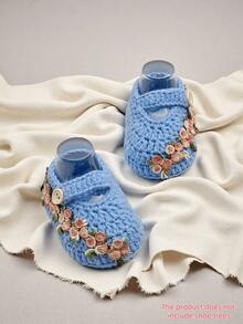 1雙手工鉤針嬰兒鞋，米色花卉刺繡，瑪麗珍鞋款，鈕扣綁帶 - 淺藍色 - 查看 3