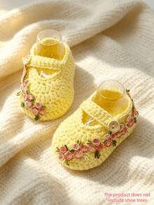 1雙手工鉤編嬰兒鞋，米色花卉刺繡，瑪麗珍鞋款，鈕扣綁帶 - 黃色 - 查看 3