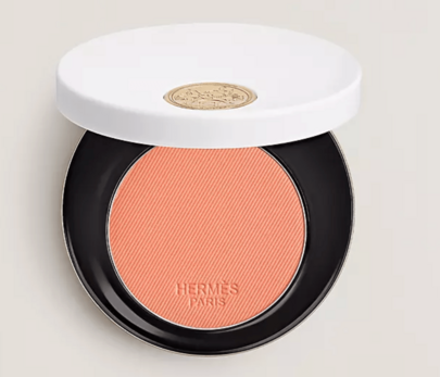 HERMÈS Rose Blush 6g #19#23#28#37 | Serie Rose Pink Textura Satinada Semimate Pañuelo de Seda Diagonal con Relieve Núcleo de Polvo Recargable Fragancia de Sándalo y Té Verde Estuche Redondo Blanco y Dorado