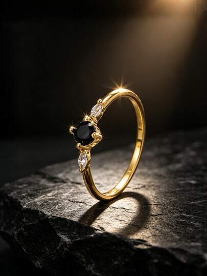 Anillo de mujer chapado en oro de 18K, piedra principal de circonita cúbica negra con banda delgada de circonita blanca en forma de marquesa, joyería de estilo de lujo de nicho europeo y americano, adecuado para uso diario, citas, ropa de noche, para uso propio de la mujer, regalo para novia, mejor amiga, anillo decorativo