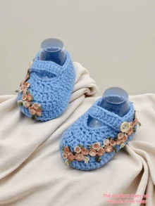 1雙手工鉤針嬰兒鞋，米色花卉刺繡，瑪麗珍鞋款，鈕扣綁帶 - 淺藍色 - 查看 7