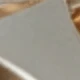 متعدد الألوان