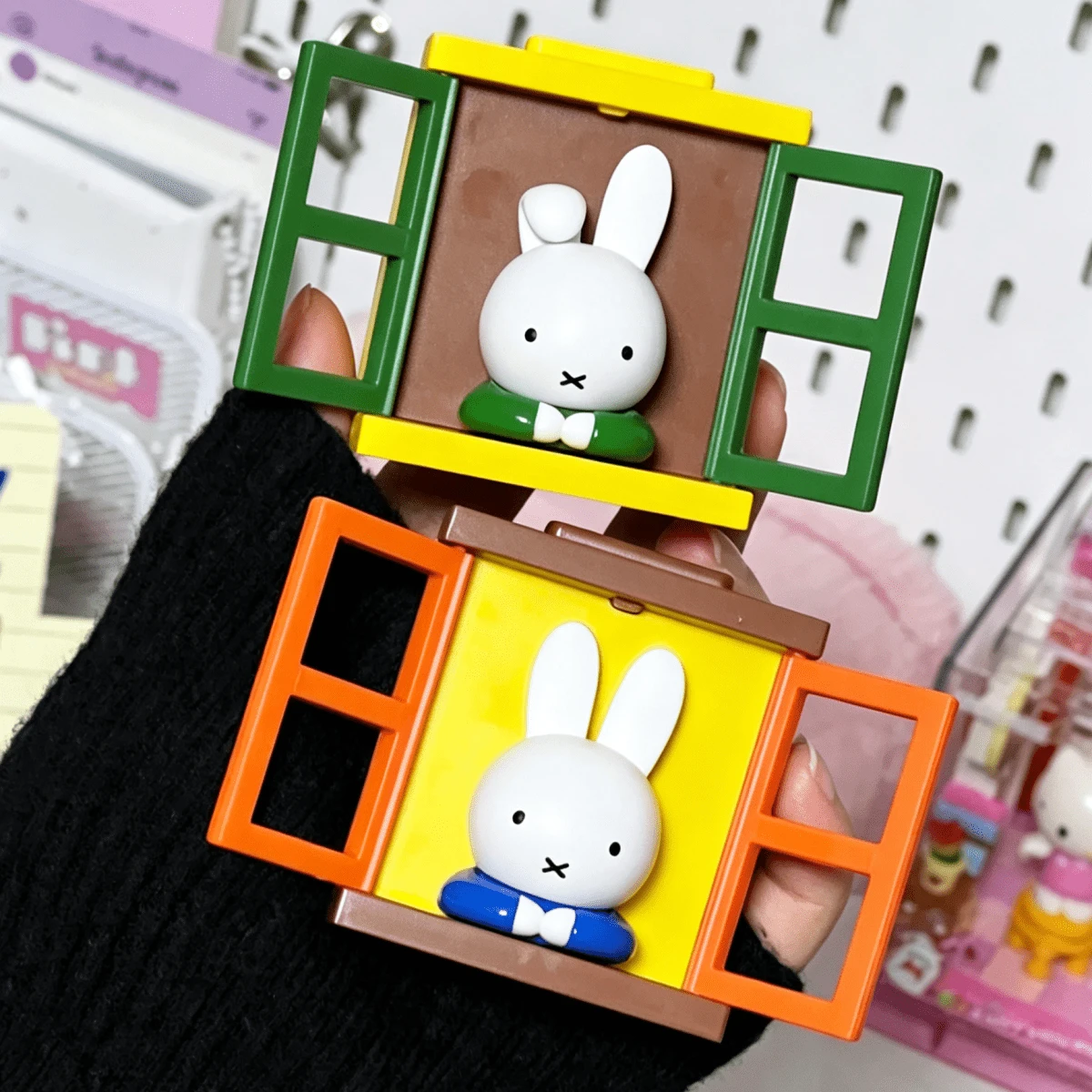 Kotak Sarang Bertingkat Motif Jendela Miffy Berlisensi Resmi, Dekorasi Magnet Kulkas Kelinci Lucu, Ornamen Koleksi Bertingkat dengan Desain Jendela Berwarna-warni, Dekorasi Kulkas Gaya Jepang, 1 buah Acak