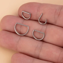 1件鈦合金D型鼻環穿刺飾品，16G 18G 扣環式鼻中隔 Daith 身體穿刺飾品，適用女款男款，軟骨螺旋耳釘耳環 - 銀色 - 查看 5