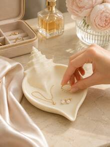 1pc Elegant Seashell Jewelry Tray, Decorative Conch Shell Trinket Dish For Rings, Earrings, Watches, Hair Clips And Small Accessories, Vanity Bedroom Bathroom Storage, Suitable For Women, Wedding Bridesmaid Gift, Room Decor, Jewelry Home Decor - Multicolor - View 3