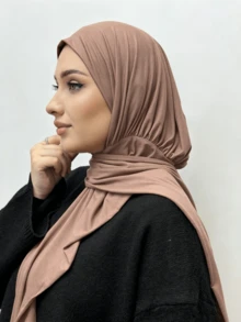 1 buah Hijab Instan Siap Pakai Terbuat dari Kain Lembut, Bernapas, dan Anti-Pilling untuk Muslimah. Cocok untuk Digunakan Sepanjang Tahun dan Pemakaian Sehari-hari oleh Muslimah. - khaki ringan - View 2