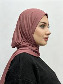 1 buah Hijab Instan Siap Pakai Terbuat dari Kain Lembut, Bernapas, dan Anti-Pilling untuk Muslimah. Cocok untuk Digunakan Sepanjang Tahun dan Pemakaian Sehari-hari oleh Muslimah. - Rusty Rose - View 3