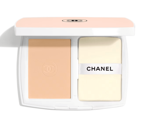 CHANEL بودرة شانيل اللؤلؤية المضيئة 12 جرام B10/B20 | بودرة حماية الإشراق SPF30/PA+++ مستخلص الزهور الثمينة + نياسيناميد تفتيح وإخفاء وحماية من الشمس 3 في 1 توهج لؤلؤي طويل الأمد شفاف