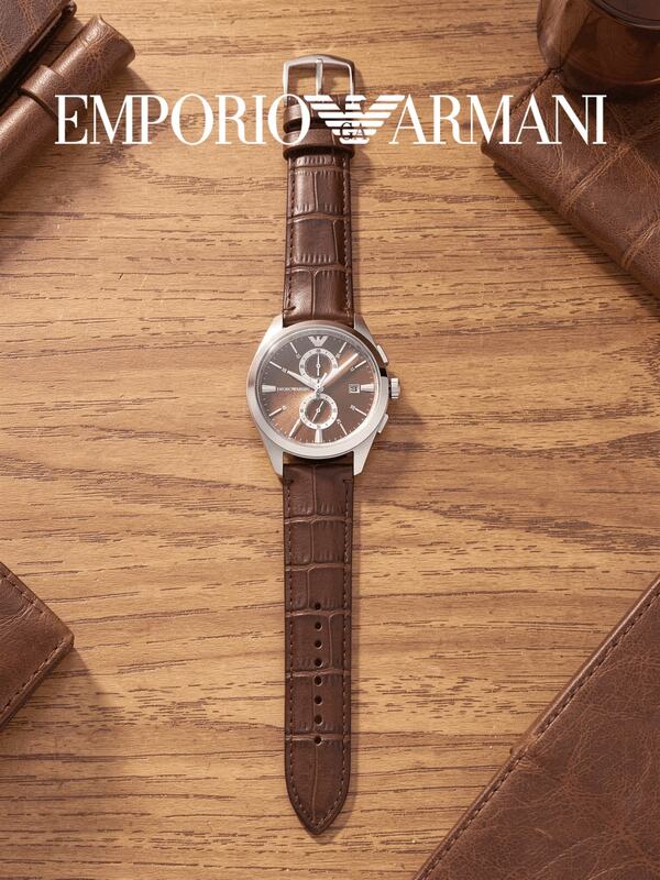Jam Tangan Pria Armani AR11482, Casing Bulat Perak Mengkilap, Dial Kronograf Cokelat Tua, Aksesori Bergaya Retro untuk Penampilan Bisnis & Kasual Pria