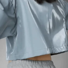 Adidas 女款夏季優雅短版上衣，舒適運動休閒寬鬆版型翻領短袖襯衫 HK7244 - 淡灰 - 查看 2