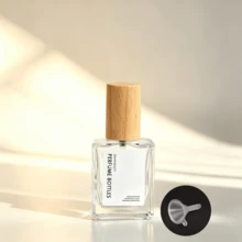 زجاجة عطر رذاذ فاخرة مربعة شفافة سعة 15 مل، قابلة لإعادة التعبئة والاستخدام، رذاذ ناعم، حاوية مستحضرات تجميل صغيرة محمولة مانعة للتسرب للسفر والمكتب والاستخدام اليومي وحملها في المحفظة وتخزين عينات مستحضرات التجميل، هدية مثالية للنساء - متعدد الألوان - مشاهدة 10