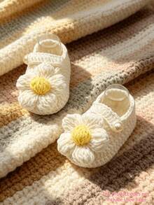 1 Pair Handmade Daisy Infant Boots, Crochet Knitted Shoes, Newborn Footwear - White - View 1