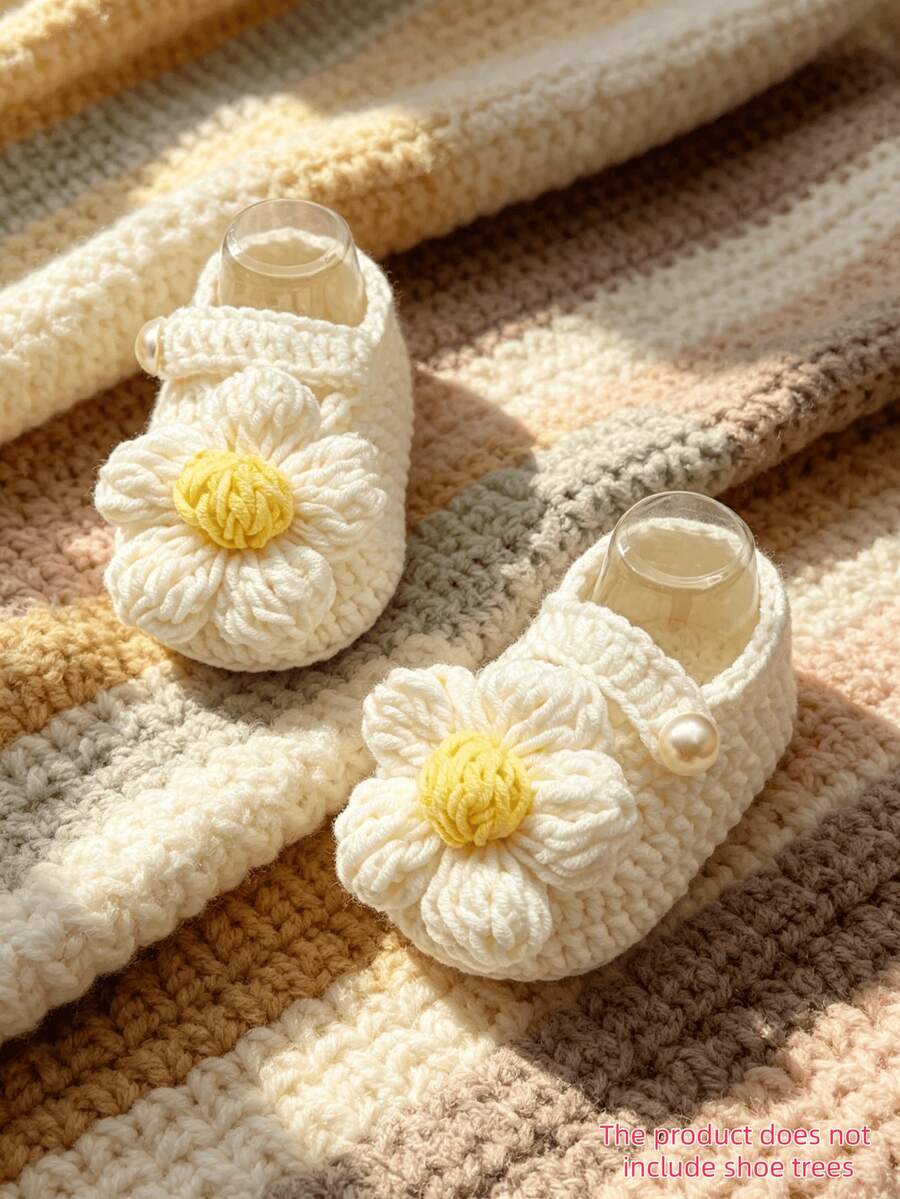 1 Pair Handmade Daisy Infant Boots, Crochet Knitted Shoes, Newborn Footwear - White - View 1