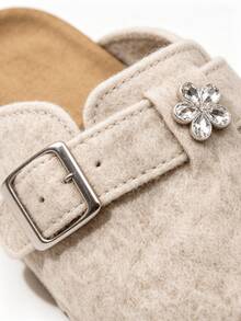 1 Pair Beige Kids Felt Clog Shoes, Rhinestone Flower Buckle Strap Backless Slip-On Mule Slippers, Cork Footbed Indoor House Shoes, Unisex Daily Style - Beige - View 6