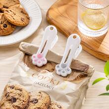 Cute Cat Paw Plastic Clips (12/24pcs/Pack), Multipurpose Towel Clips For Beach Chair, Blanket, Clothes, Hanging, Photo Display, Baby Shower Party Favors, Home Organization, Travel Essentials, Spring Picnic, Camping, Office, Dorm, Gift - View 2