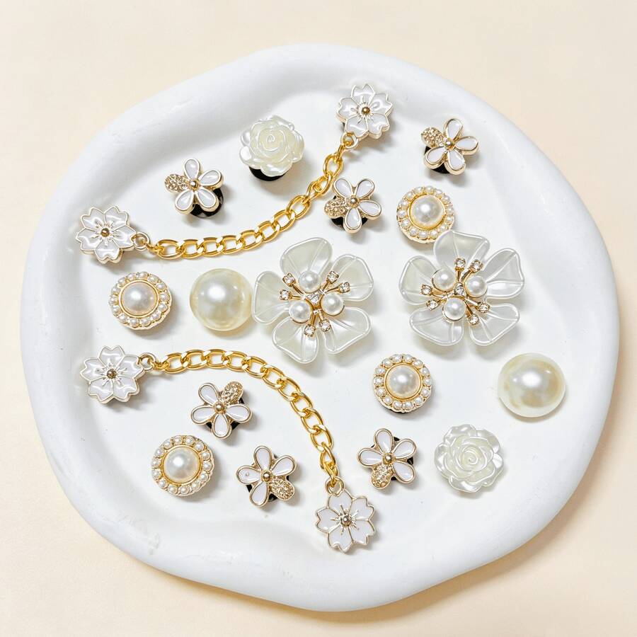 18件鞋飾配件（海星、花朵、貝殼、蝴蝶結）適用於穿孔拖鞋DIY裝飾，完美搭配配件，生日、節日、派對禮物首選 - 白色 - 查看 1