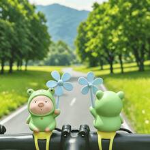 Hiasan Kincir Angin Babi Katak Hijau Lucu dan Kreatif, Bahan PVC (Tali Silikon/Stiker Tanpa Sambungan) 2 Pilihan, Cocok untuk Sepeda, Sepeda Listrik, Sepeda Motor, Dekorasi Interior Mobil - Katak, Babi, dan Kincir Angin - View 4