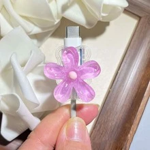 4 قطع/عبوة، واقي كابل بيانات ثلاثي الأبعاد بتصميم غير متماثل على شكل زهرة البابونج متوافق مع أجهزة أبل 18 واط/20 واط، واقي كابل بأسلوب منعش، هدية عيد ميلاد مثالية للفتيات، هدية عيد الميلاد - عبوة من 4 قطع، زهور بأشكال متنوعة - مشاهدة 4