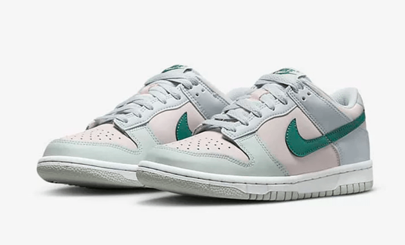 Nike Dunk Mineral Teal Nyaman dan Serbaguna Gaya Kampus GS Sepatu Kets Low-Top Tahan Lama Unisex Biru Muda