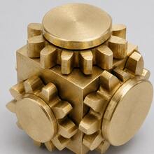 1件裝 金屬齒輪 純黃銅指尖旋轉玩具 機械式 EDC 口袋小玩意 紓壓專注放鬆 輕巧桌面指尖玩具 適合日常攜帶 - 香檳色 - 查看 5