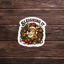 1PC Reindeer "Sleighing It" Sticker, Funny Christmas Meme Vinyl Decal, Humorous Holiday Quote, Waterproof Sticker For Laptop, Water Bottle, Car, Phone Case - Multi-color - View 12