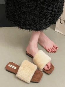 大尺碼 35-41 女款秋冬經典極簡時尚黑棕拼接毛絨方頭露趾平底拖鞋，輕量舒適防滑耐穿百搭毛毛室內休閒拖鞋 - 乳白色 - 查看 4