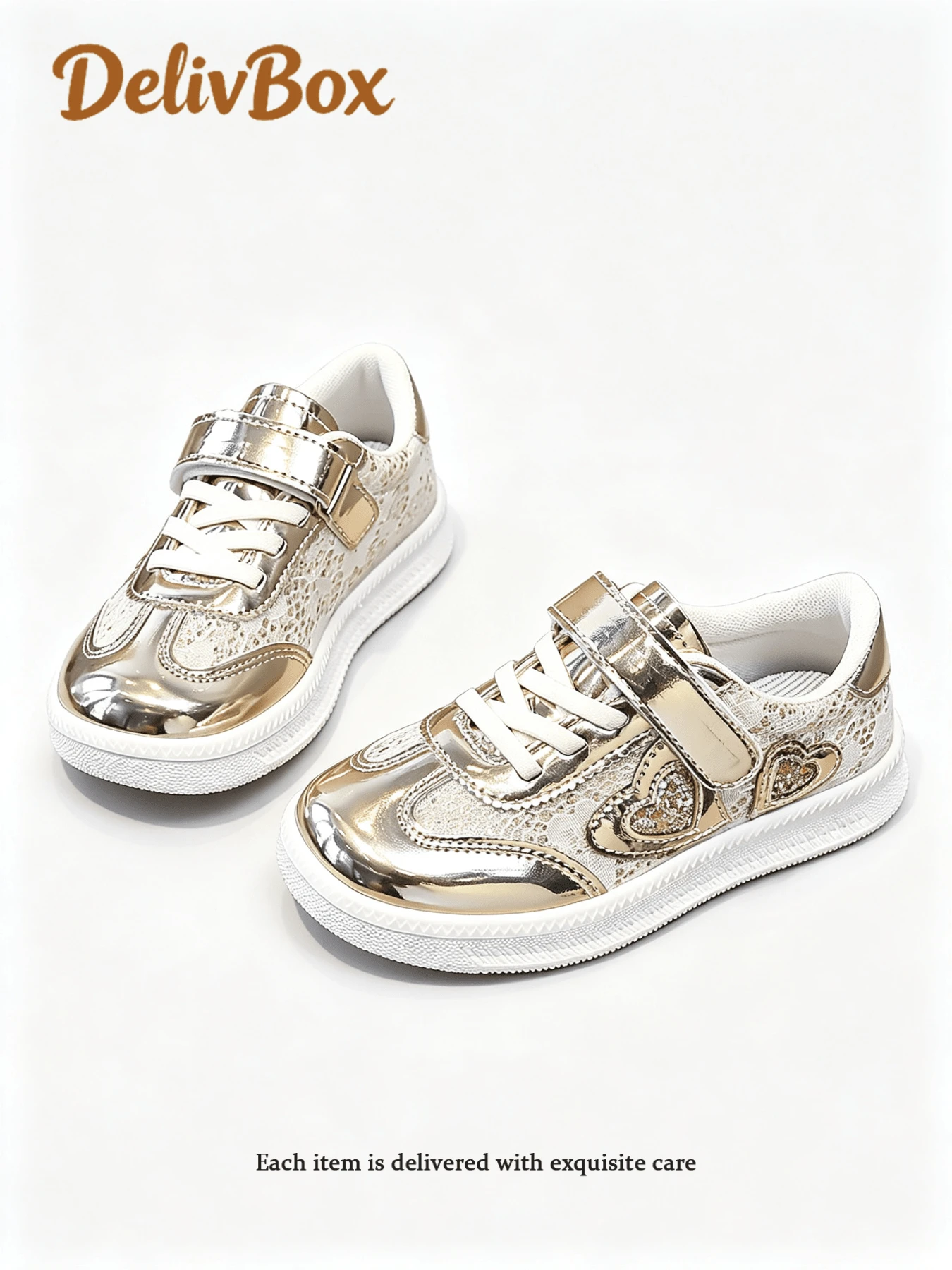 1 Pair Girls' Breathable Lace Patchwork + 3D Heart Rhinestone Embellishment, Gold Mirror Film Toe Cap, Exquisite Layered Design, Wide Round Toe Protection, Hook And Loop Closure For Easy On/Off, Non-Slip Wear-Resistant Flat Sole, Elegant Fairy Princess Sneakers, Suitable For Daily Wear, Parties, And Matching With Little Dresses - Gold - View 1